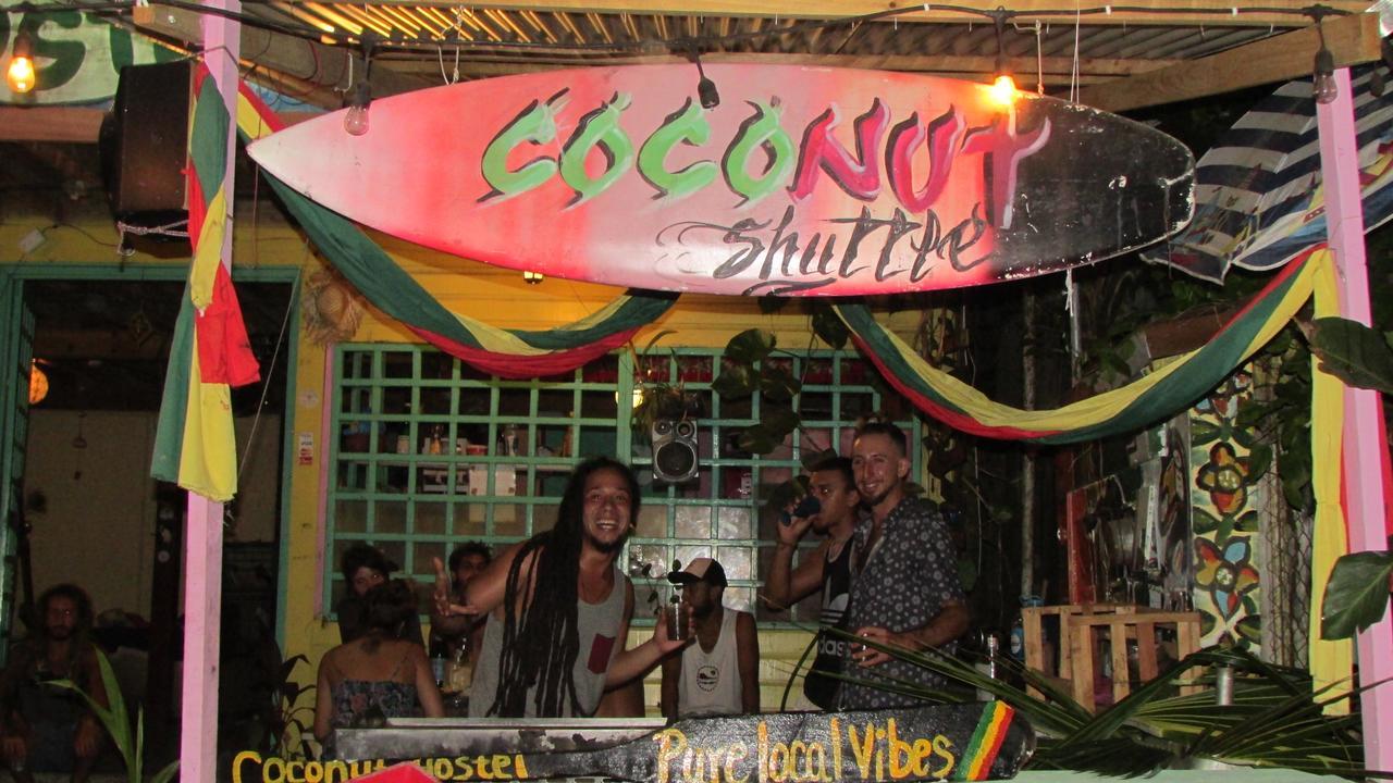 Coconut Hostel Bocas Town エクステリア 写真
