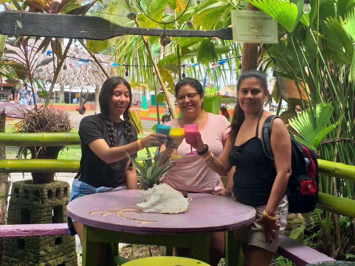 Coconut Hostel Bocas Town エクステリア 写真